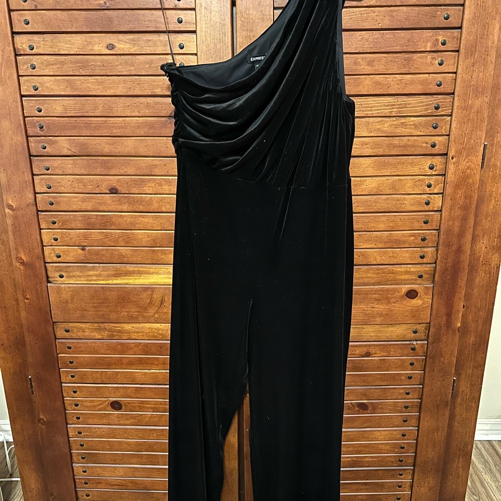 Express black velvet one shoulder jumpsuit size XL - Picture 4 of 4